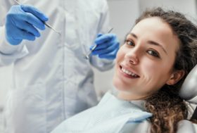 Persona en el dentista